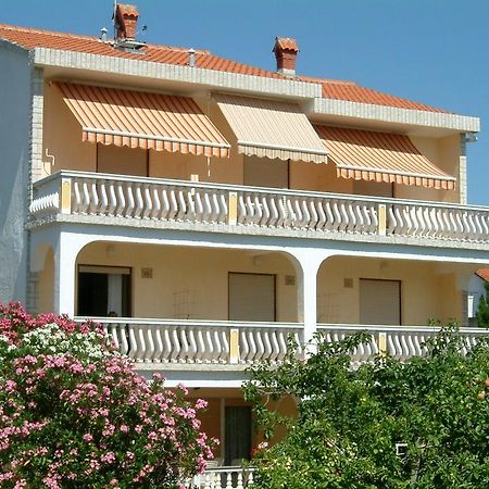 Guesthouse Mira Rab Town Exterior foto