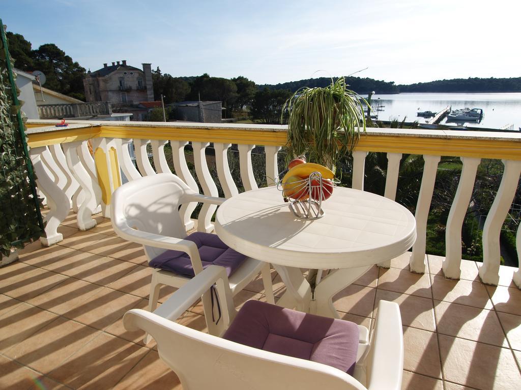 Guesthouse Mira Rab Town Zimmer foto