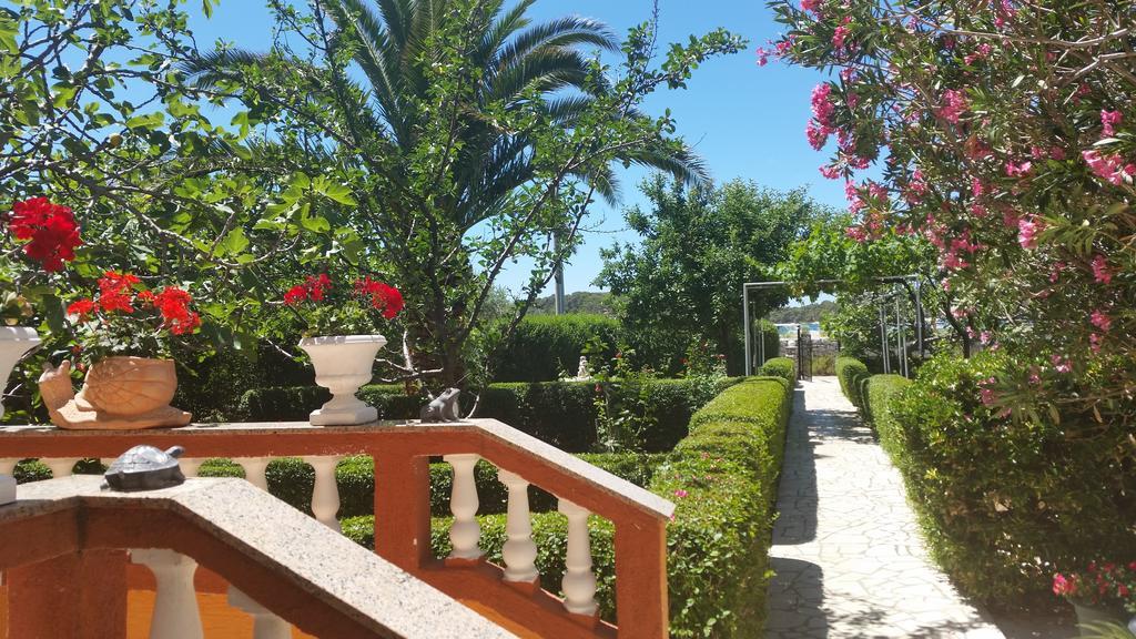 Guesthouse Mira Rab Town Exterior foto