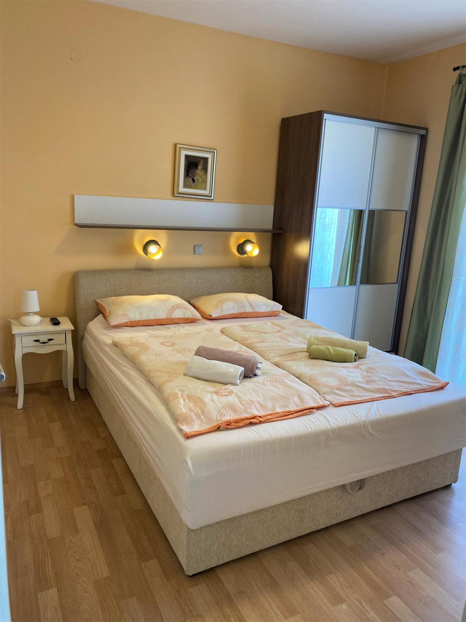 Guesthouse Mira Rab Town Zimmer foto