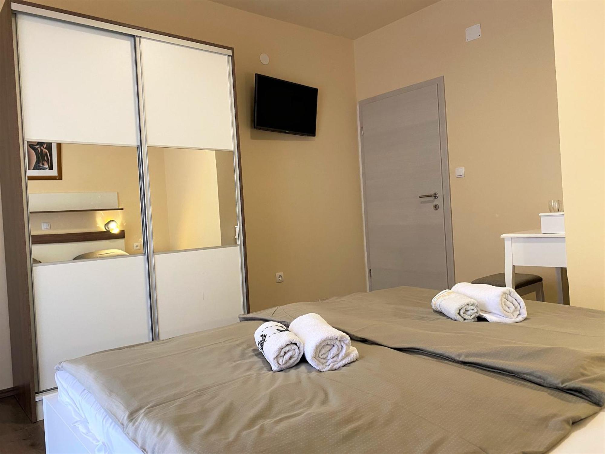Guesthouse Mira Rab Town Zimmer foto