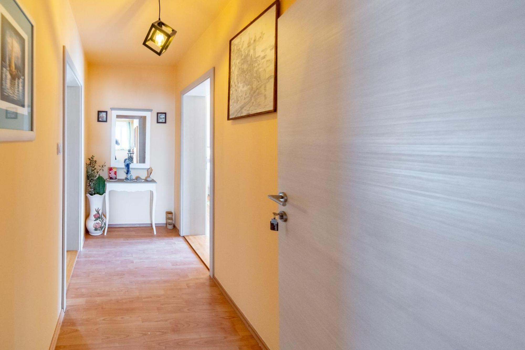 Guesthouse Mira Rab Town Zimmer foto