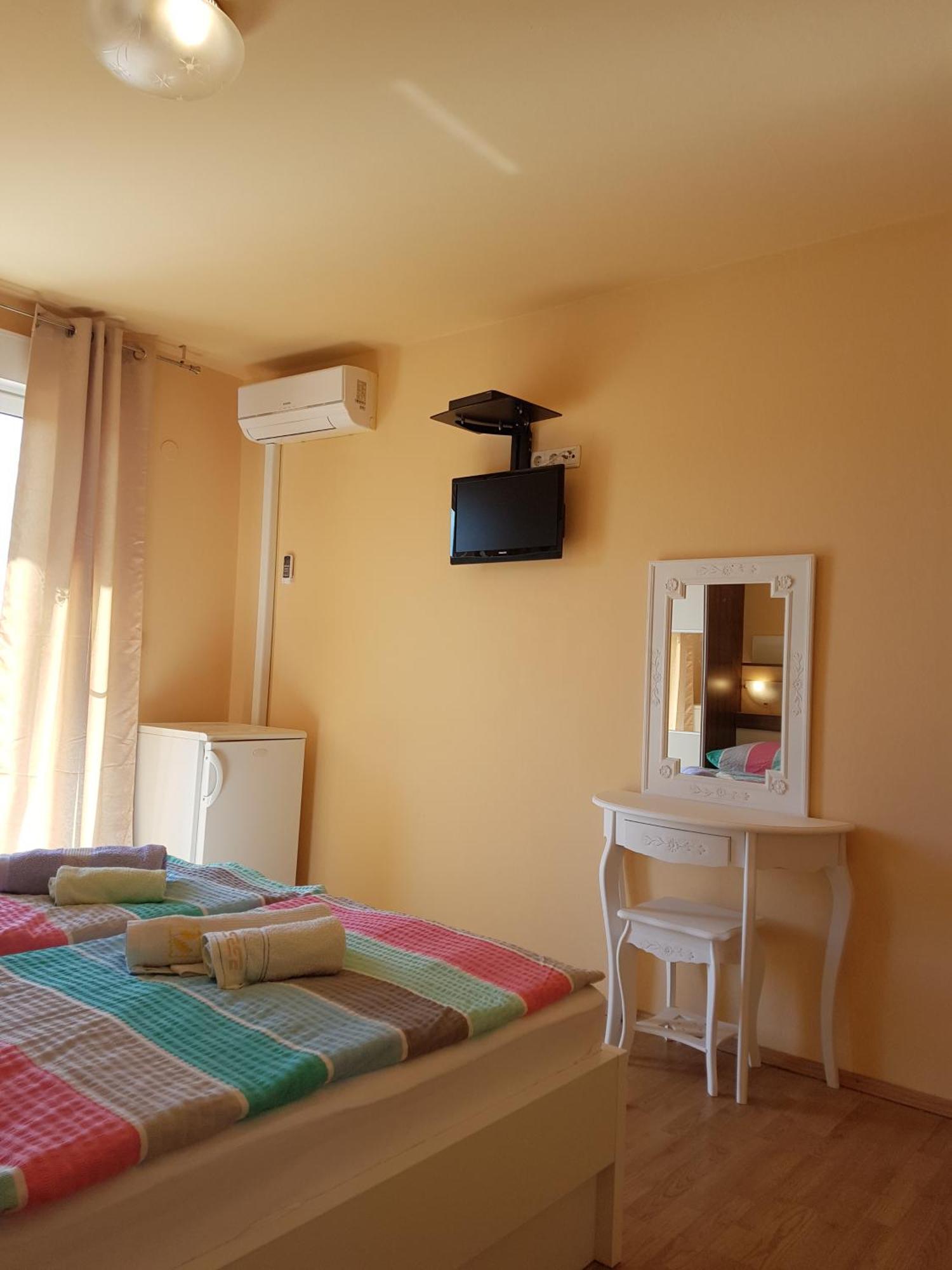 Guesthouse Mira Rab Town Zimmer foto