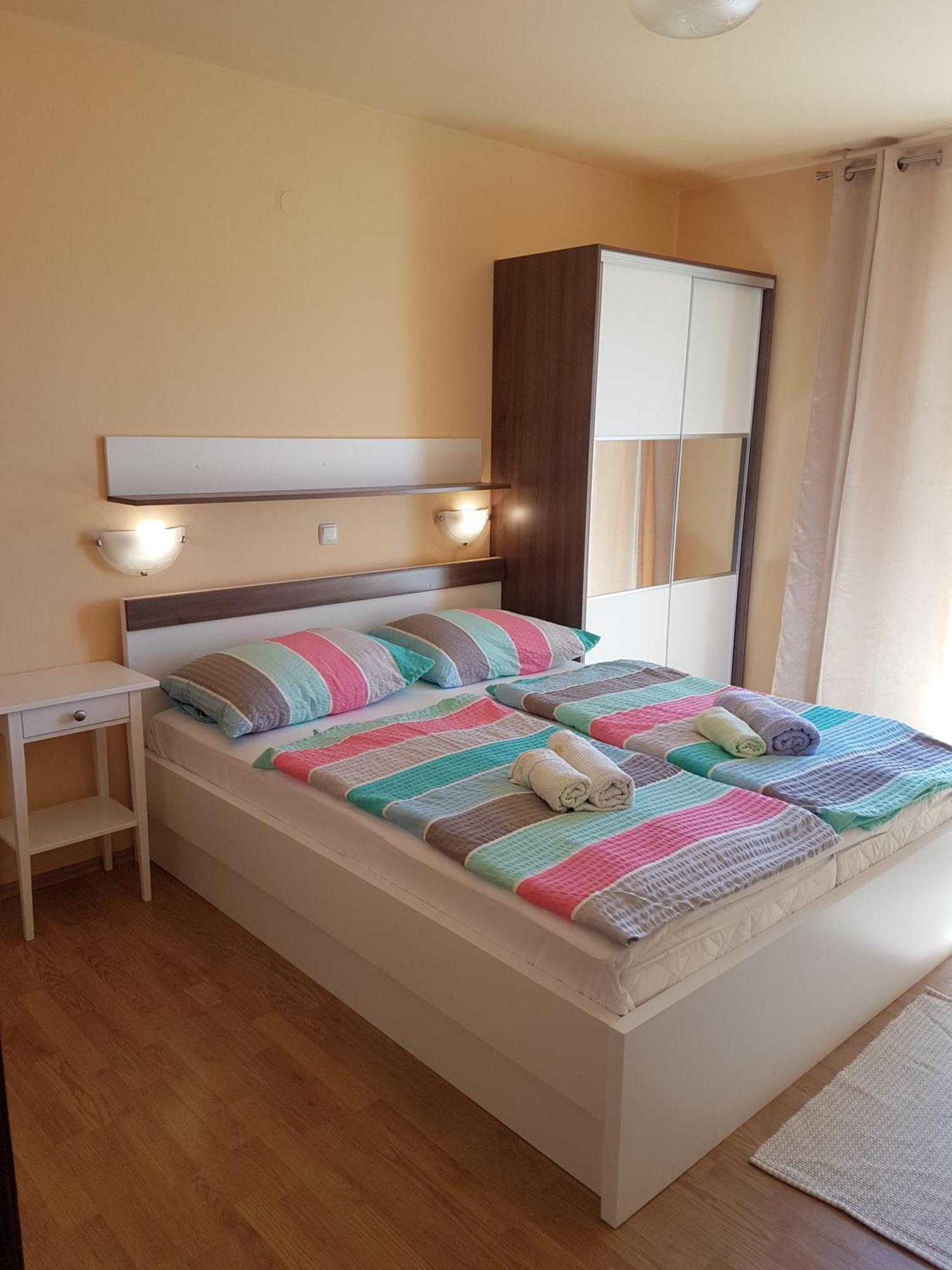 Guesthouse Mira Rab Town Zimmer foto