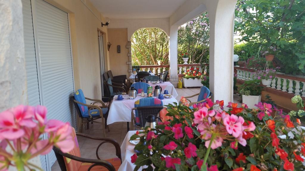 Guesthouse Mira Rab Town Exterior foto