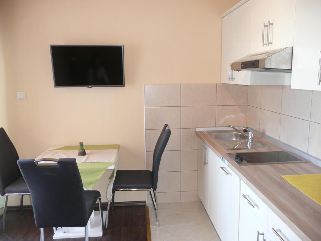 Guesthouse Mira Rab Town Exterior foto