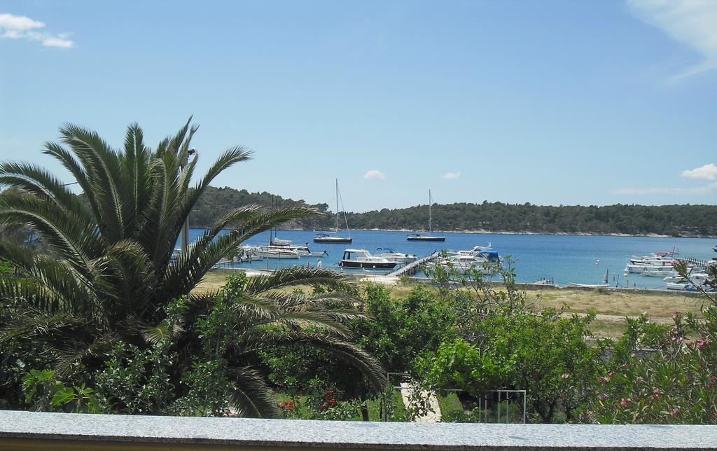 Guesthouse Mira Rab Town Exterior foto